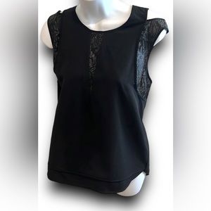 3/$15 Vera Wang simply vera, sleeveless, cold, shoulder blouse